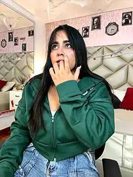 Snapshot of Brenda_Garcia chatting on 28, 10, 2025 Brenda Garcia online show from 28, 10, 2025