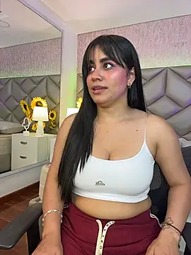 Snapshot of Brenda_Garcia chatting on 8, 11, 2025 Brenda Garcia online show from 8, 11, 2025