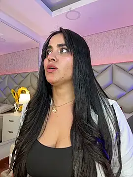 Snapshot of Brenda_Garcia chatting on 11, 11, 2025 Brenda Garcia online show from 11, 11, 2025