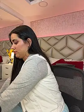 Snapshot of Brenda_Garcia chatting on 14, 11, 2025 Brenda Garcia online show from 14, 11, 2025