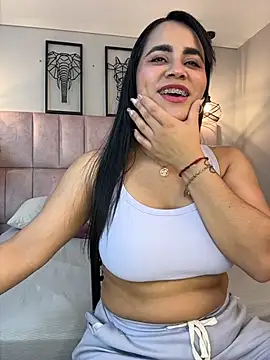 Snapshot of Brenda_Garcia chatting on 26, 11, 2025 Brenda Garcia online show from 26, 11, 2025