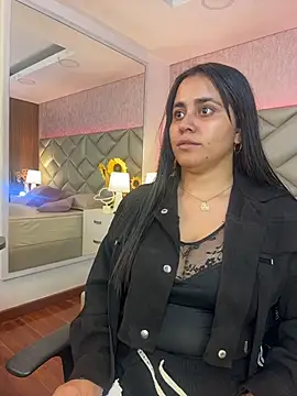 Snapshot of Brenda_Garcia chatting on 28, 11, 2025 Brenda Garcia online show from 28, 11, 2025