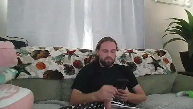 Snapshot of VitaminDrewFl chatting on 5, 5, 2026 VitaminDrewFl online show from 5, 5, 2026
