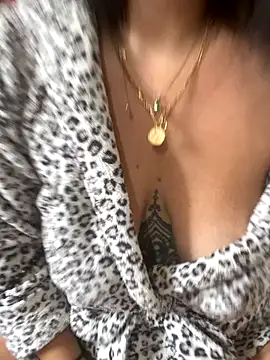 Luccreccia  online show from 18, 10, 2025