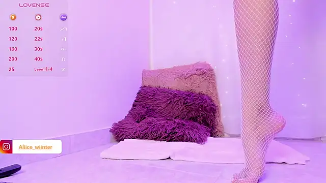 Alice winter  online show from 12, 12, 2024