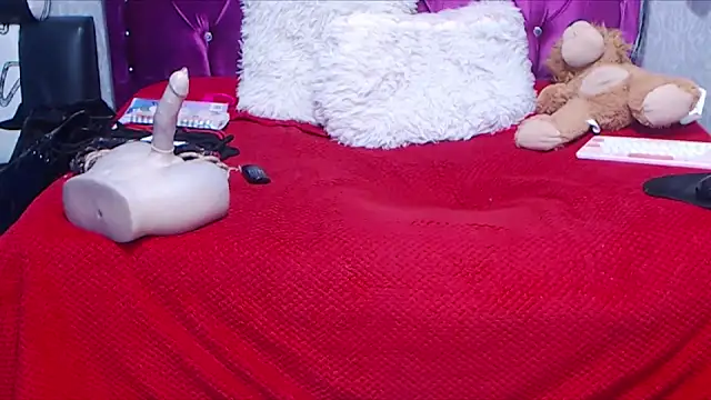 AyshaScott online show from 8, 11, 2025