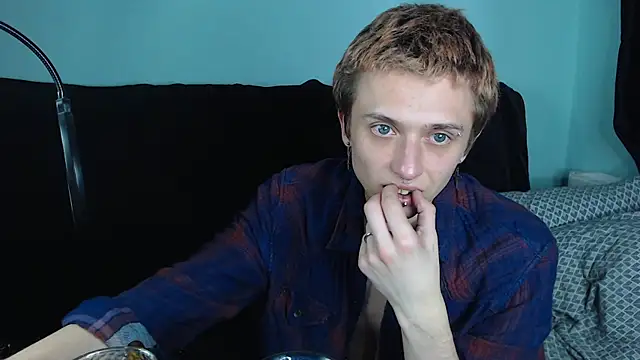 Snapshot of axxxturel chatting on 2, 12, 2024 axxxturel online show from 2, 12, 2024
