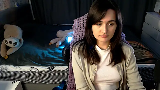 Snapshot of KiraYammy chatting on 8, 11, 2025 KiraYammy online show from 8, 11, 2025