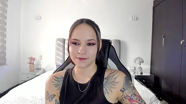 AnnyThompson  online show from 10, 3, 2026