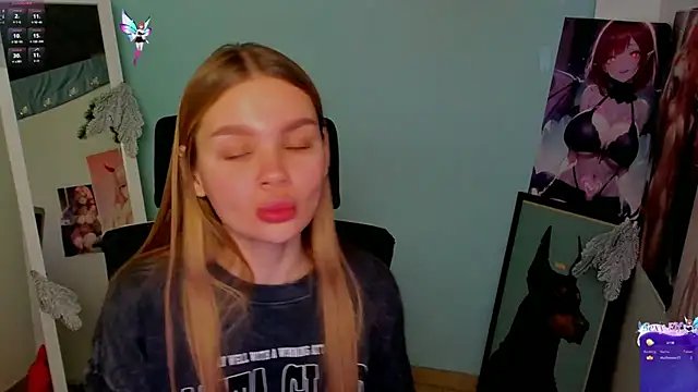 Snapshot of Molly_sweetie chatting on 12, 12, 2024 Molly sweetie online show from 12, 12, 2024