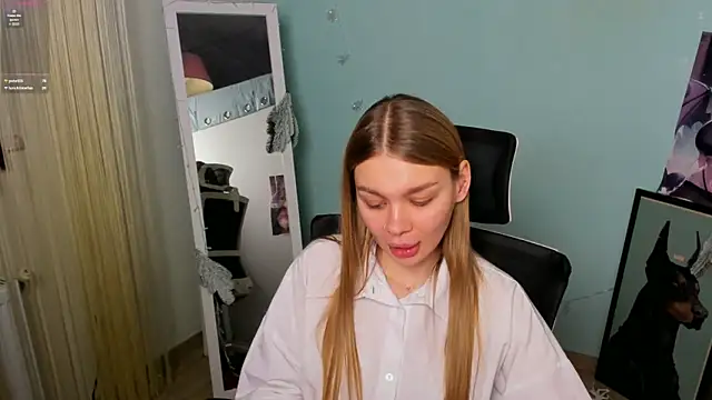 Snapshot of Molly_sweetie chatting on 5, 1, 2025 Molly sweetie online show from 5, 1, 2025