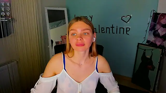 Snapshot of Molly_sweetie chatting on 9, 2, 2025 Molly sweetie online show from 9, 2, 2025