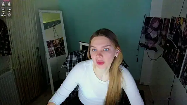 Snapshot of Molly_sweetie chatting on 17, 3, 2025 Molly sweetie online show from 17, 3, 2025
