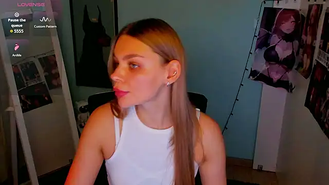 Snapshot of Molly_sweetie chatting on 10, 9, 2025 Molly sweetie online show from 10, 9, 2025