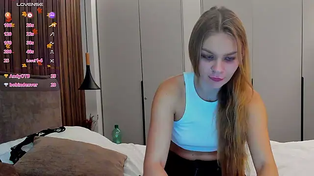 Snapshot of Molly_sweetie chatting on 13, 10, 2025 Molly sweetie online show from 13, 10, 2025