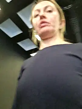 Miss    Mia  online show from 24, 11, 2025