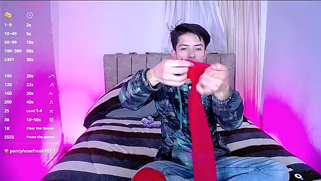 Snapshot of Pinkandyellowpokemon chatting on 2, 2, 2025 Pinkandyellowpokemon online show from 2, 2, 2025