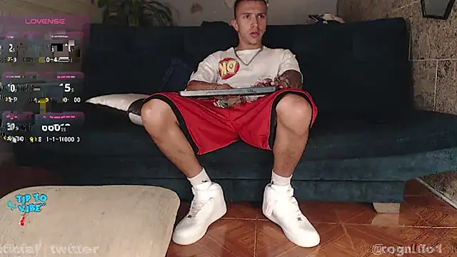 Snapshot of rogert_xx chatting on 5, 12, 2024 rogert xx online show from 5, 12, 2024