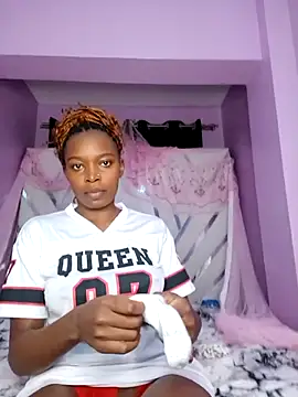 Snapshot of Pretty-queen123 chatting on 19, 9, 2025 Pretty-queen123 online show from 19, 9, 2025