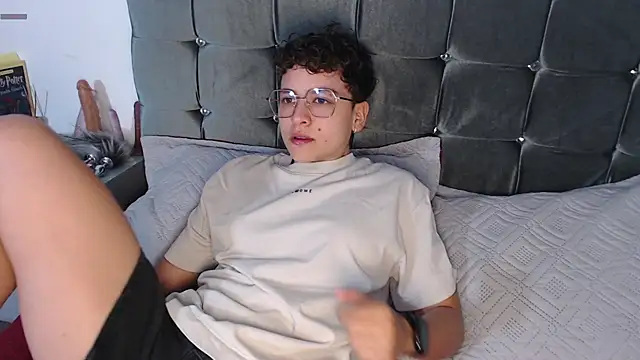 Antonella Cruz02 online show from 22, 4, 2026