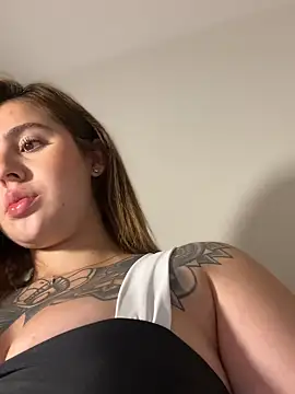 ValerieHilton online show from 21, 3, 2025