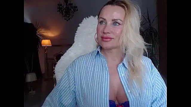 Snapshot of eyesangel22 chatting on 23, 12, 2024 eyesangel22 online show from 23, 12, 2024