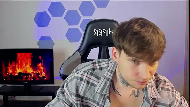 Chris Tyson online show from 3, 2, 2025