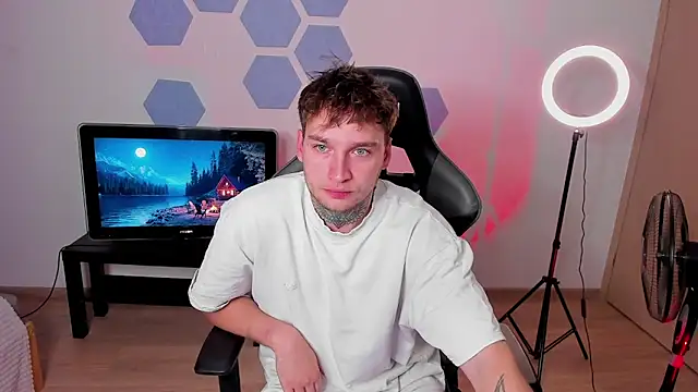 Chris Tyson online show from 8, 9, 2025