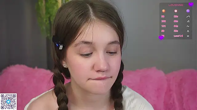 AmiLewis online show from 6, 3, 2025