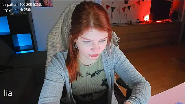 Snapshot of lil_lia chatting on 8, 2, 2025 lil lia online show from 8, 2, 2025