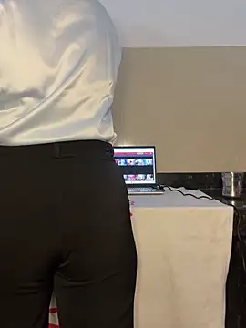 Snapshot of Miss__Malaika chatting on 21, 12, 2024 Miss Malaika online show from 21, 12, 2024