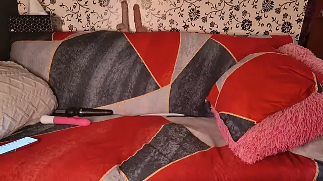 Luiza Hammer online show from 4, 3, 2025