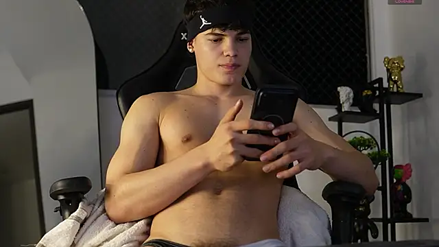 Max cortes1 online show from 27, 10, 2025