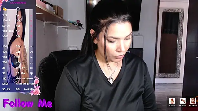 Snapshot of CarolinaRincon chatting on 25, 5, 2026 CarolinaRincon online show from 25, 5, 2026