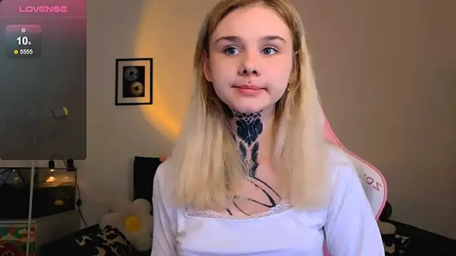 Britney Lynch online show from 7, 4, 2026