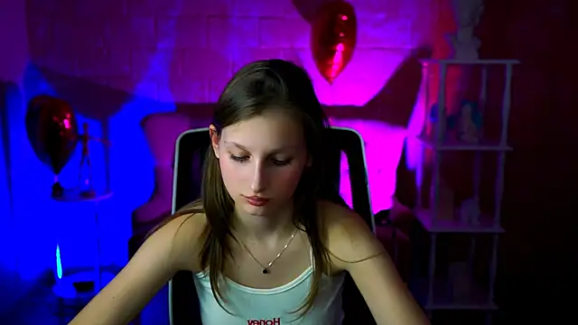 Snapshot of EllaHorton chatting on 5, 3, 2025 EllaHorton online show from 5, 3, 2025