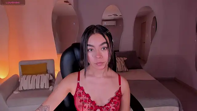 Snapshot of GigiLee_ chatting on 8, 12, 2024 GigiLee  online show from 8, 12, 2024