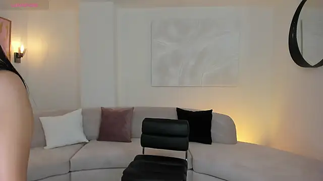 Snapshot of GigiLee_ chatting on 27, 12, 2024 GigiLee  online show from 27, 12, 2024