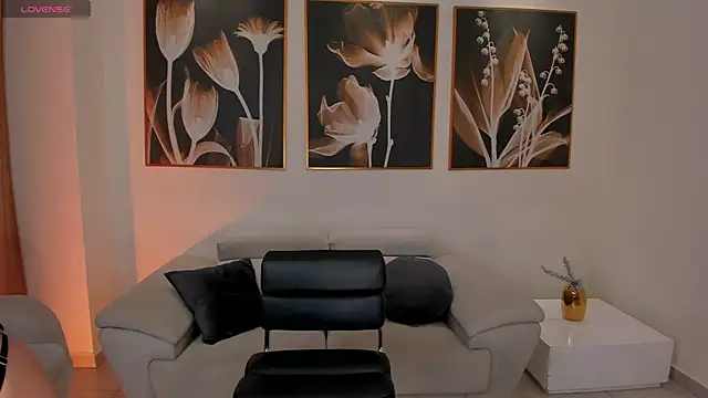 Snapshot of GigiLee_ chatting on 31, 12, 2024 GigiLee  online show from 31, 12, 2024