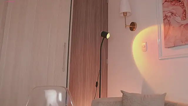 Snapshot of GigiLee_ chatting on 16, 3, 2025 GigiLee  online show from 16, 3, 2025