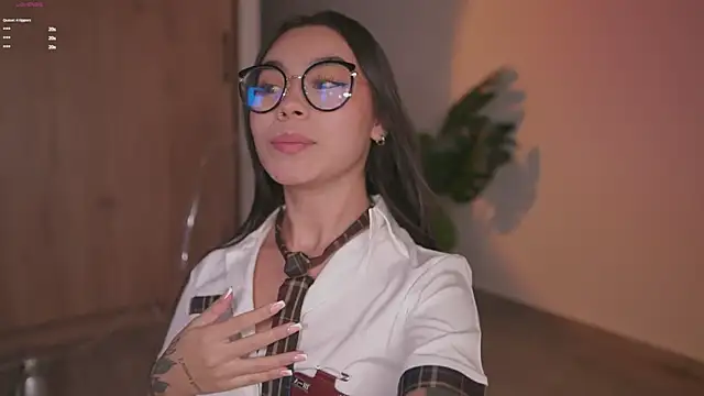 Snapshot of GigiLee_ chatting on 25, 10, 2025 GigiLee  online show from 25, 10, 2025