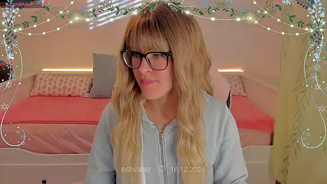 Snapshot of estivalae chatting on 16, 12, 2024 estivalae online show from 16, 12, 2024