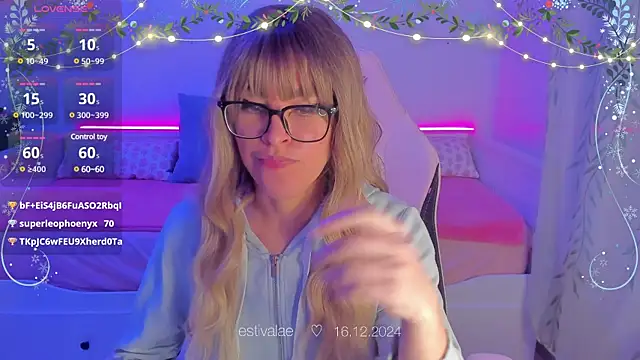 Snapshot of estivalae chatting on 16, 12, 2024 estivalae online show from 16, 12, 2024