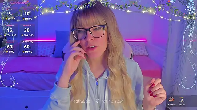 Snapshot of estivalae chatting on 21, 12, 2024 estivalae online show from 21, 12, 2024