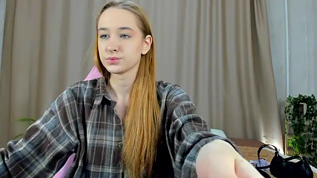 Snapshot of Sweett_Monica chatting on 27, 9, 2025 Sweett Monica online show from 27, 9, 2025