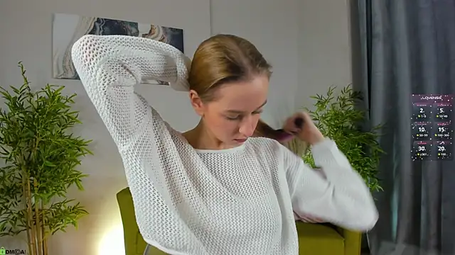 Snapshot of Sweett_Monica chatting on 25, 11, 2025 Sweett Monica online show from 25, 11, 2025