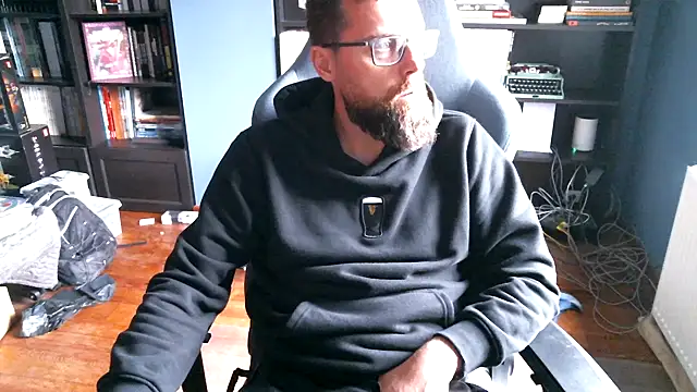 Snapshot of MeSteff chatting on 25, 10, 2025 MeSteff online show from 25, 10, 2025