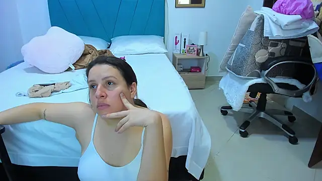 Snapshot of kamila_lopez chatting on 9, 6, 2026 kamila lopez online show from 9, 6, 2026