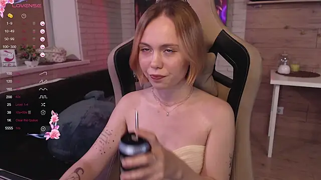 Snapshot of lucy_mirror chatting on 17, 9, 2025 lucy mirror online show from 17, 9, 2025