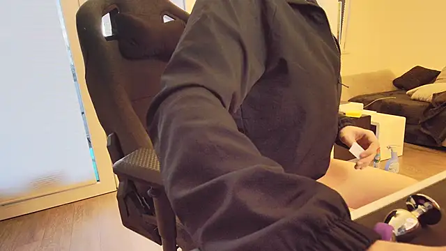 Snapshot of Hot_ToyBoy6974 chatting on 4, 1, 2025 Hot ToyBoy6974 online show from 4, 1, 2025